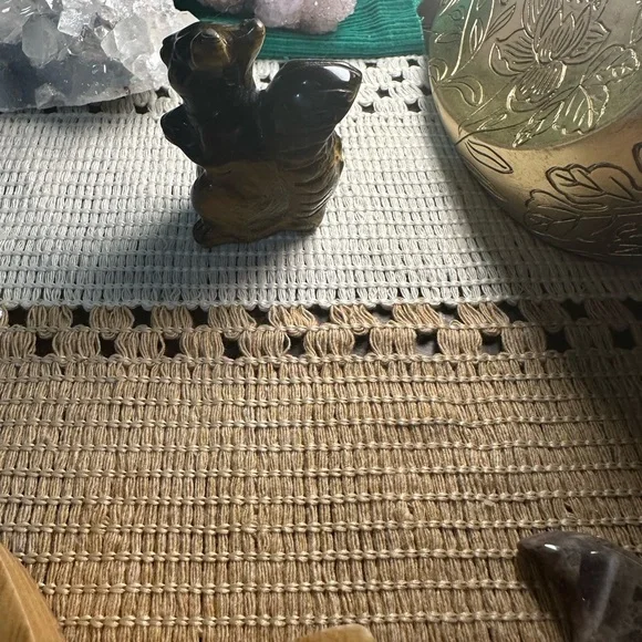 Hand Carved Tiger Eye Squirrel Carving - Picture 9 of 9